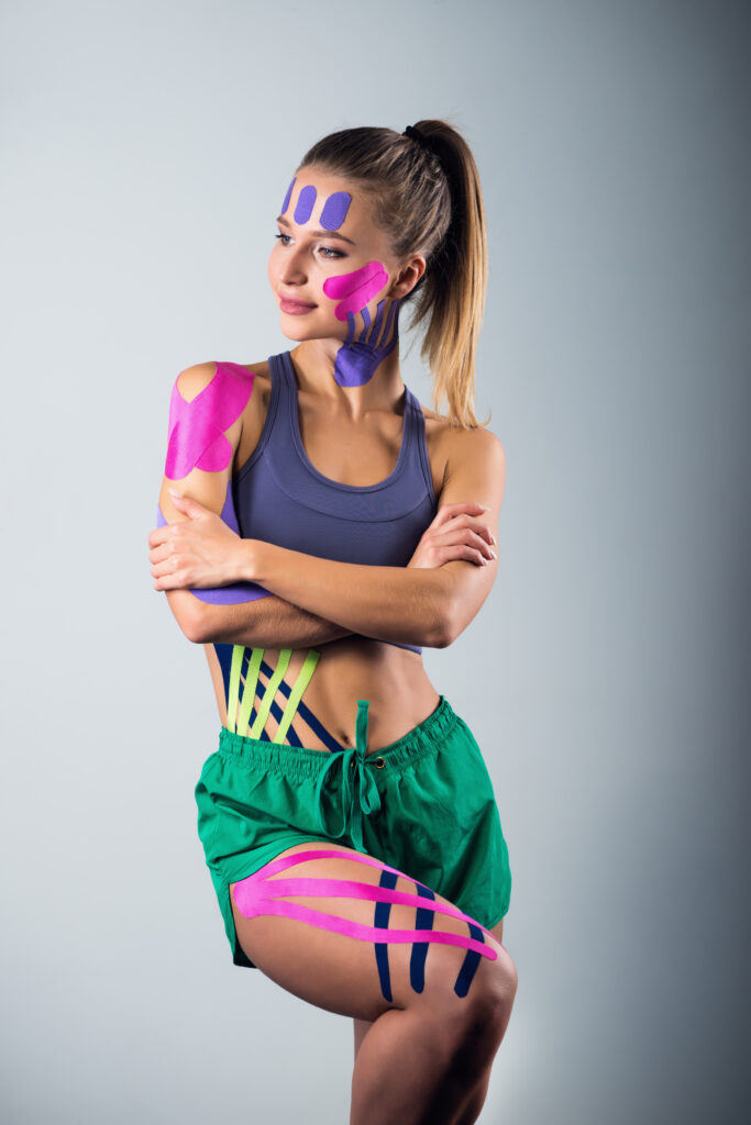 Kinesiotaping czyli plastrowanie dynamiczne, to popularna i często stosowana metoda wspomagająca proces leczenia oraz rehabilitacji pacjentów z różnorodnymi dolegliwościami układu...